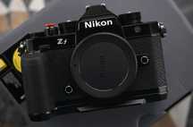 Nikon ZF 24.5 MP, SmallRig grip, garantie, accesorii