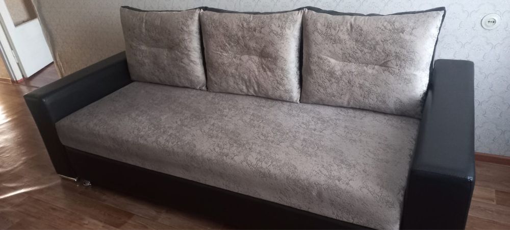 Продам диван не большой