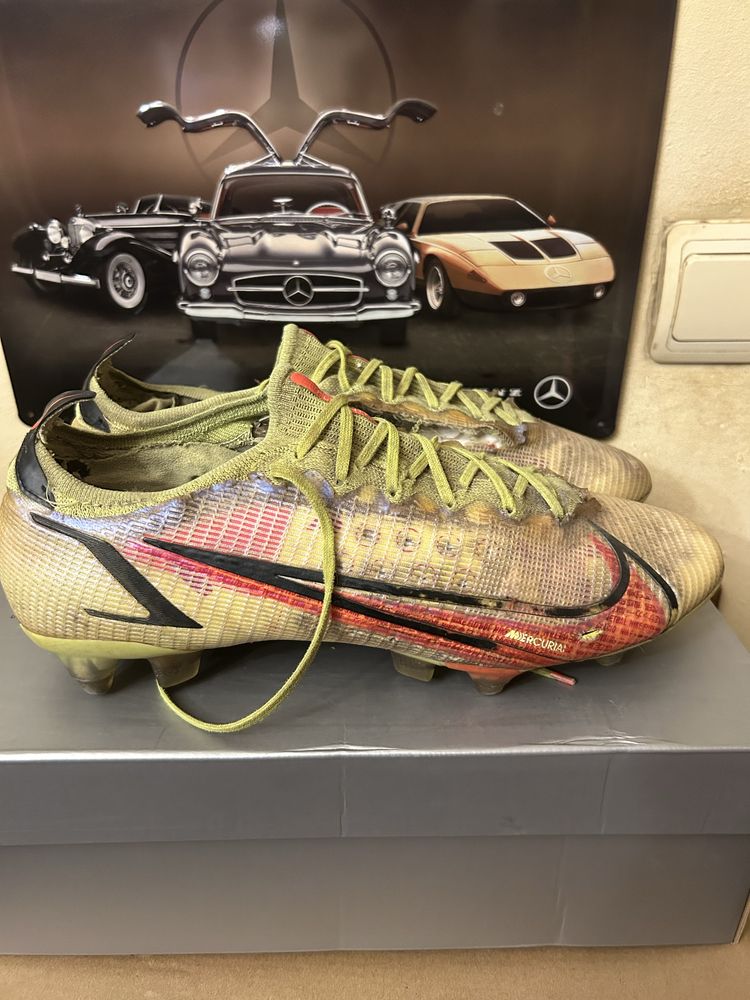 Футболни бутонки Nike и Adidas