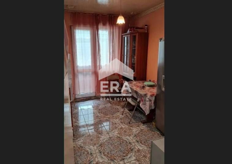 Тристаен апартамент апаратамент в жк Владислав Варненчик град Варна