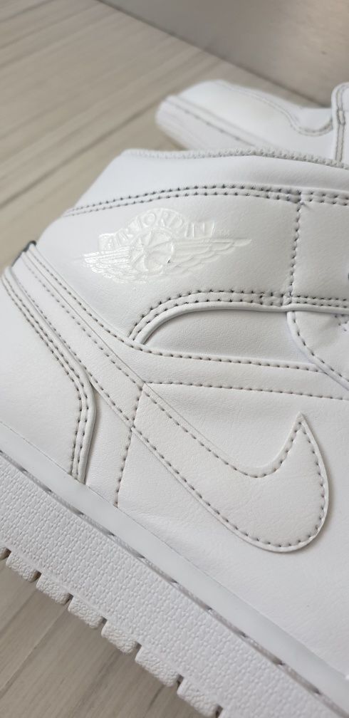 Nike Air Jordan1 Retro Tripple White / 43/27.5 UK 8.5 US 9.5 ОРИГИНАЛ!