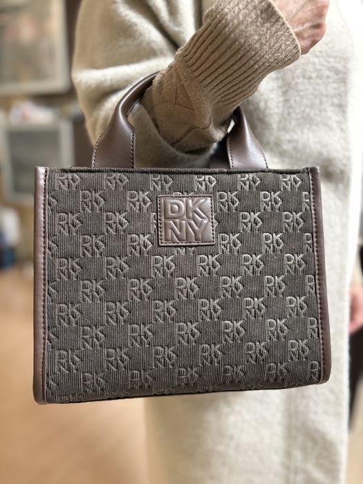 Данска чанта DKNY