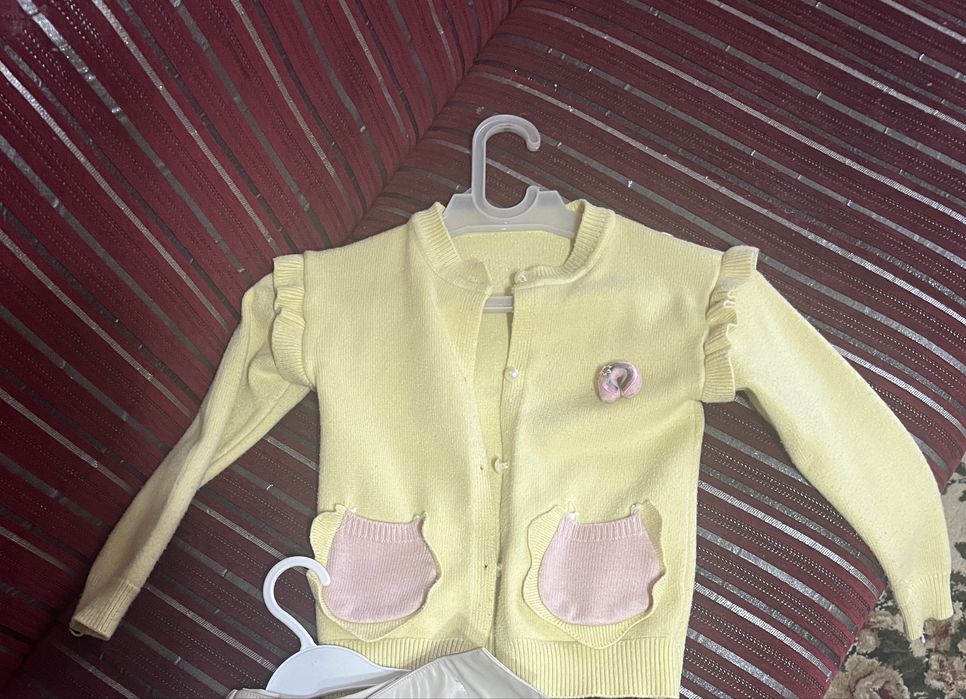 Свитер-кофты на девочек 4,5,6 лет