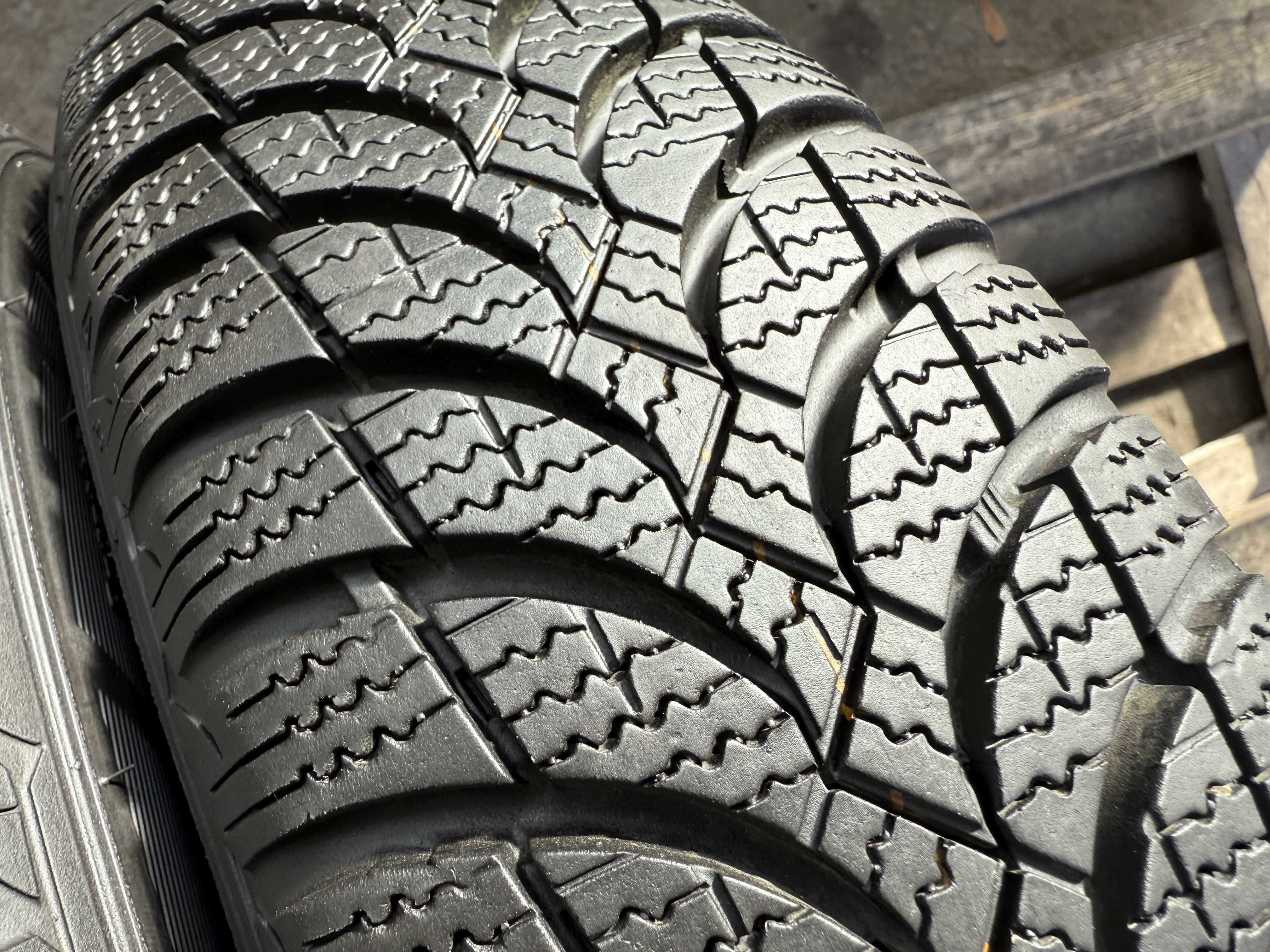 # 2x Anvelope Iarna 155/80 R13 - Nexen Win Guard Snow G WH2