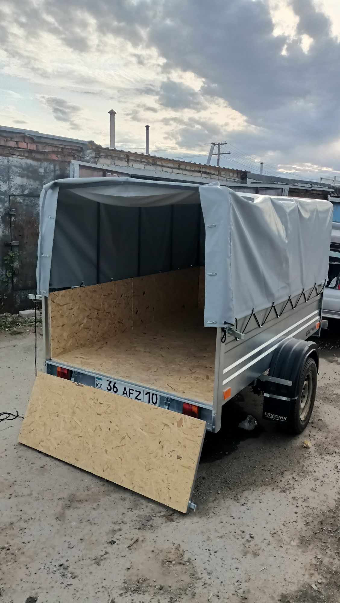 Прицеп продам новый, обшытйы юсб панелью