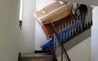 Carat obiecte grele pe scari, manipulat seif, pian, transport mutari