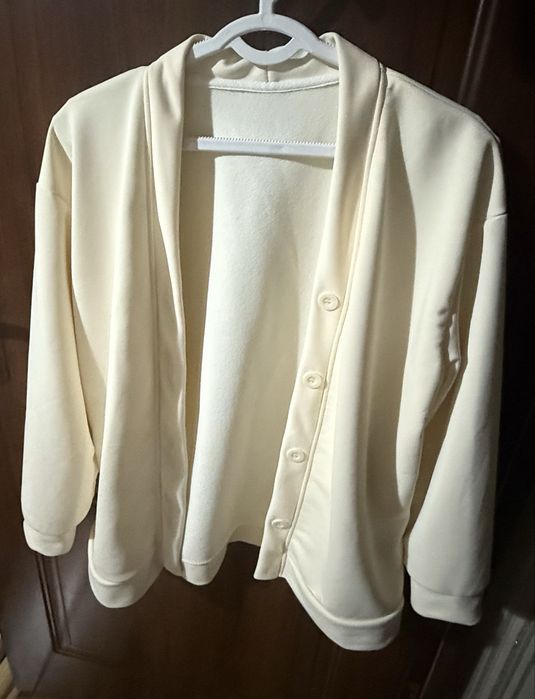Кардиган цвета айвори почти новый