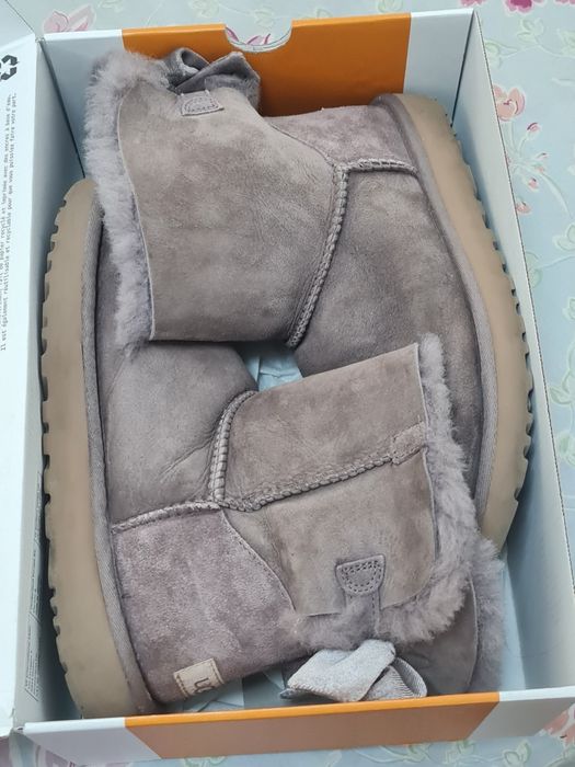 Cisme UGG nr 40 foatre buna.