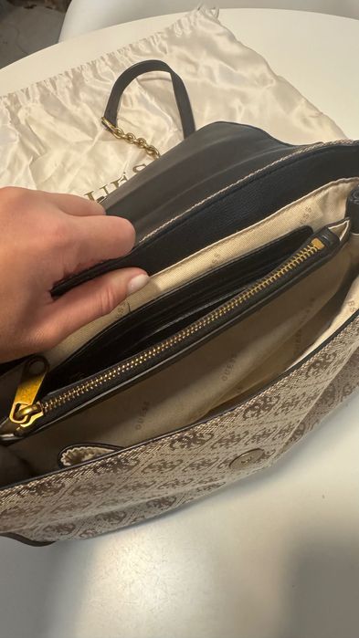 Дамска чанта GUESS