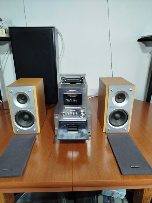 Superb sistem Panasonic model: SA-PM17. 5 CD-uri.  Complet functional!