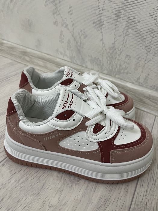 Детская кроссовка