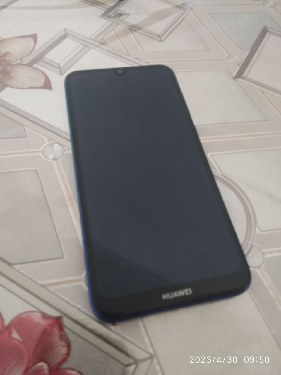 Huawei Y7 Srochno sotiladi