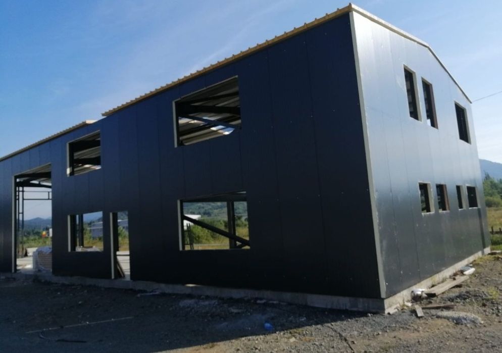 Vindem hale metalicie 10 deschidere + 20 lungime + 4 la strasna