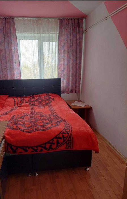Apartament modest cu 3 camere ÷Garaj privat