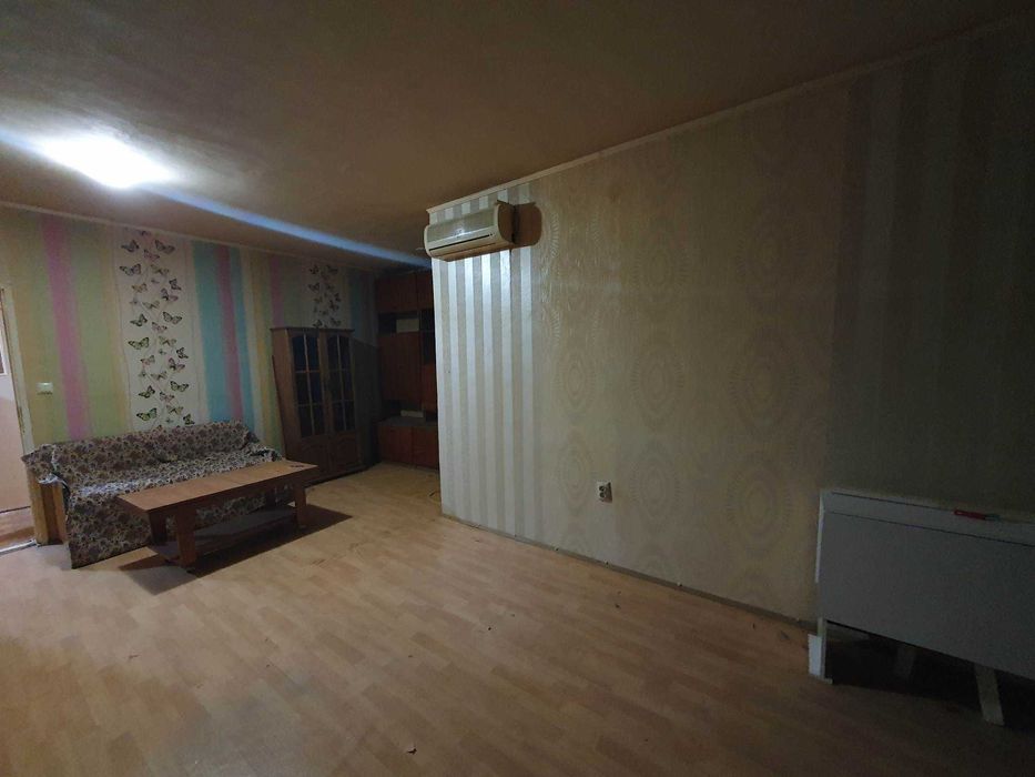 Дава се под наем Тристаен апартамент в Бургас, Център - 70 кв.м за 200 € - Снимка #2