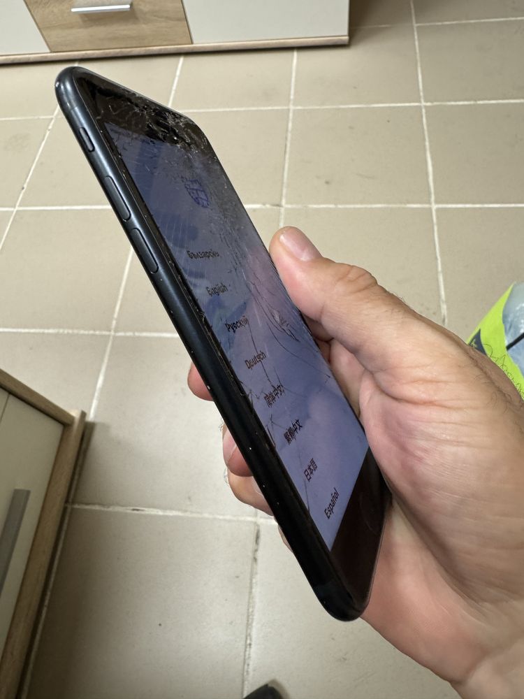 iPhone SE 3 (2022) 128gb - заключен, за части