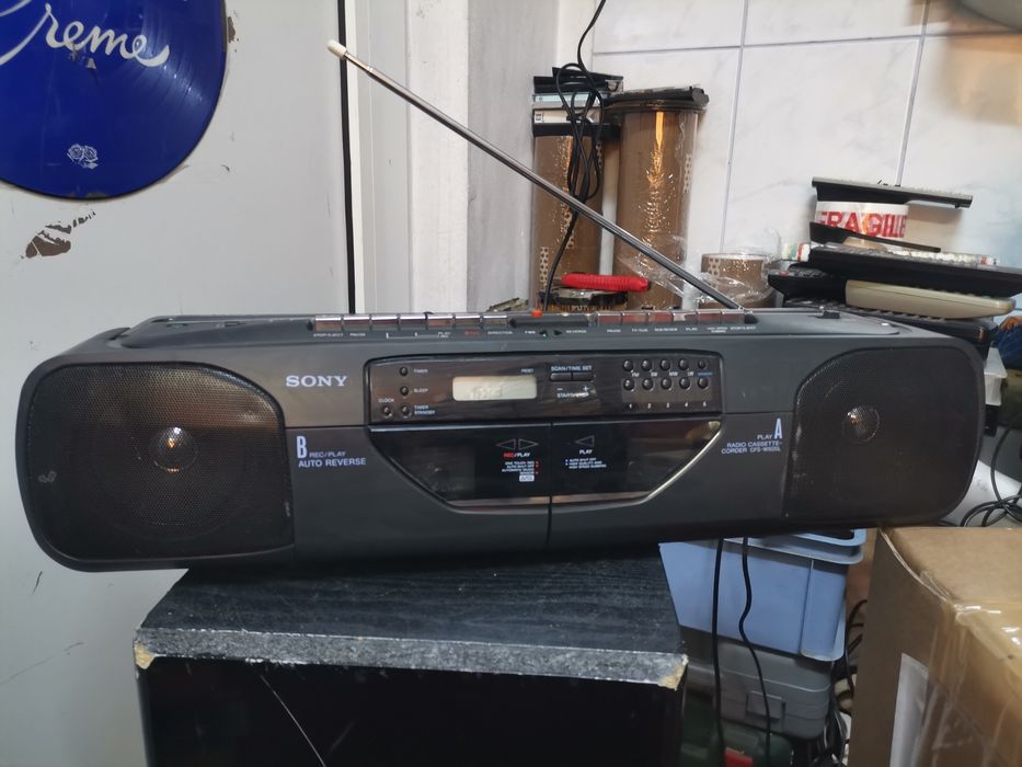 Radiocasetofon sony pt piese sau restaurare