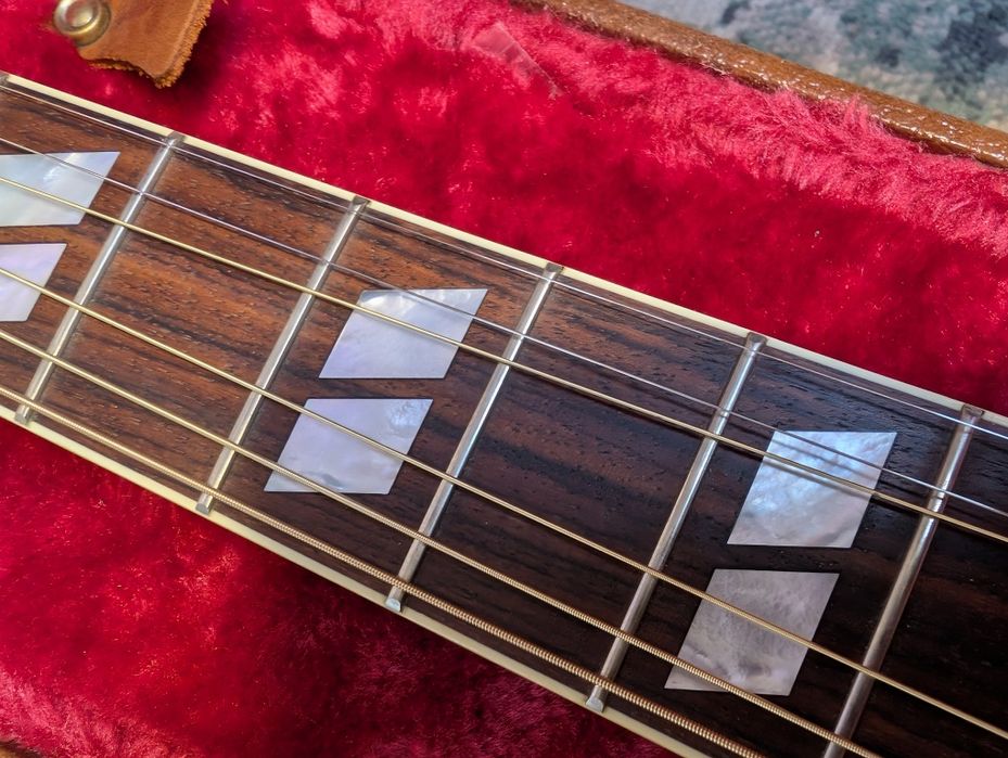 Gibson Dove USA 2023