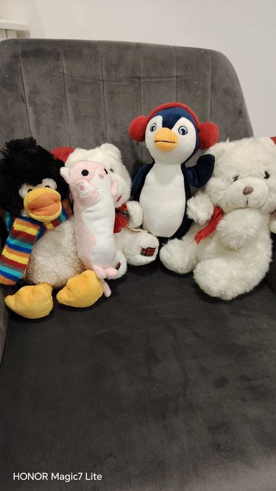 Pinguin interactiv și gașca sa