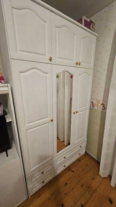 Гардероб масивна дървесина