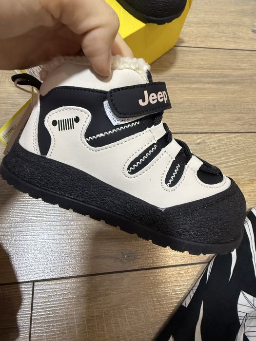 Зимняя обувь теплая, подойдет и девочке и мальчику, размер 26