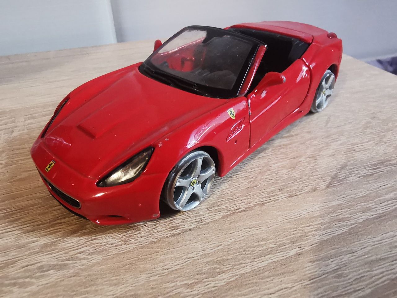 Macheta Ferrari California 1:32