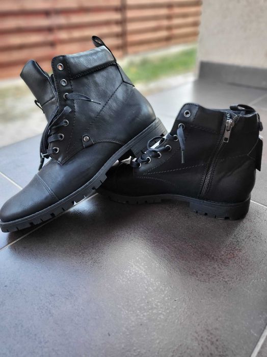 Adidasi de vanzare diferite modele