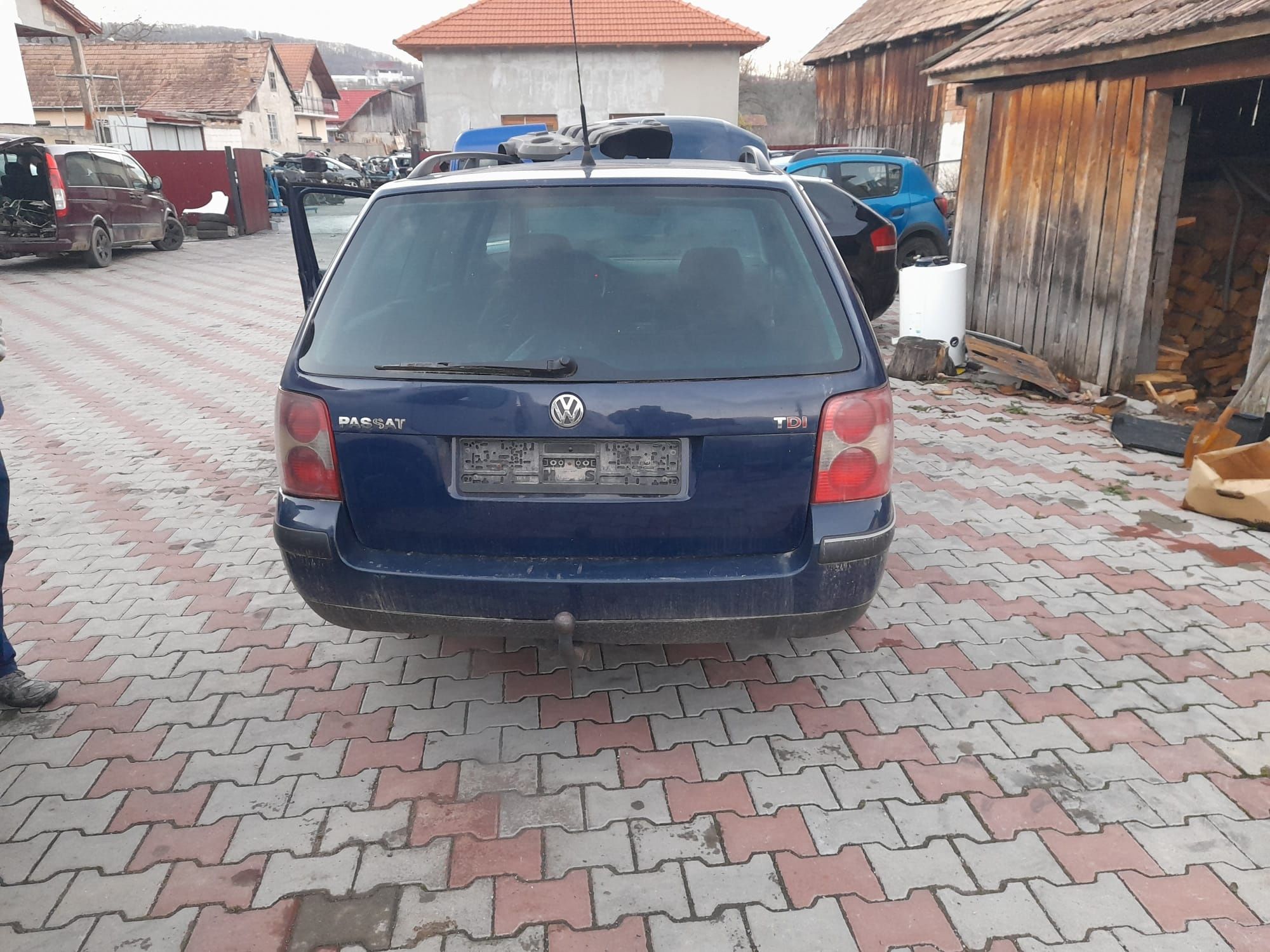 Haion spate, bară spate, carlig remorcare VW Passat an 2001-2005