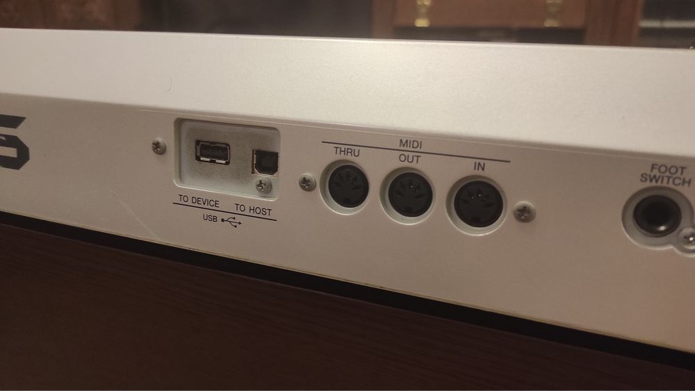Yamaha MO6 Sintetizator 61 clape + pedala si husa