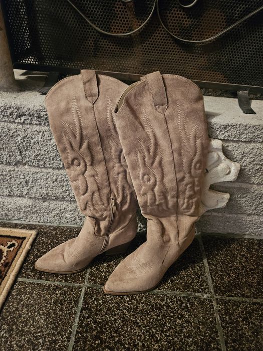 Бежови ботуши-тип каубойски