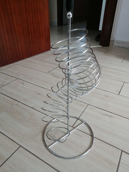 Suport cromat pentru fructe. Forma spiralata