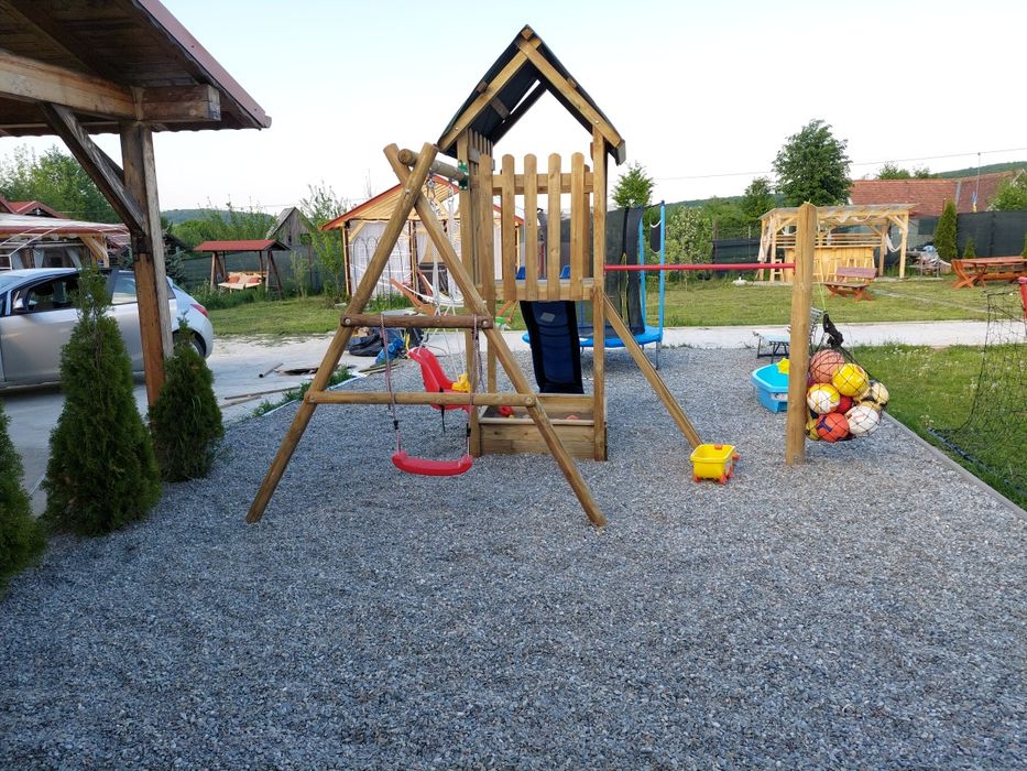 cabana casa dia are și loc de joaca,ideal ptr evenimente