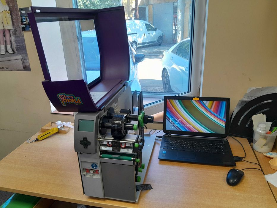 Лаптоп с Принтер за текстилни и хартиени етикети двуцветно