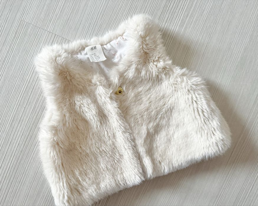 Бебешко бяло пухкаво елече H&M 3-6 месеца