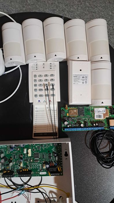 Vând/ schimb sistem alarma Paradox cu modul gsm
