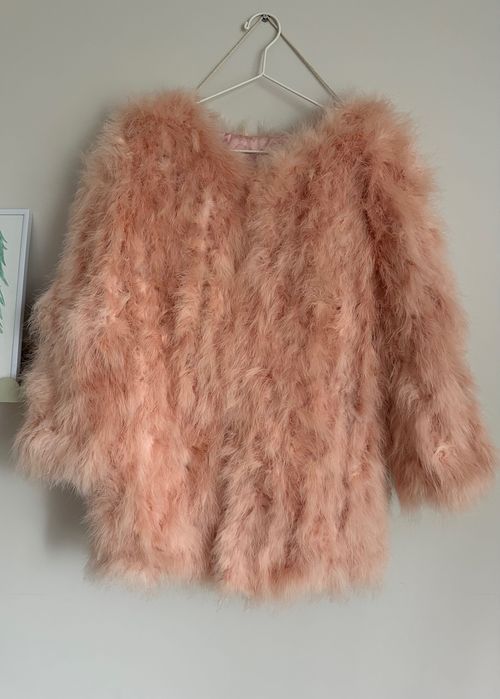 Палто от щраусови пера