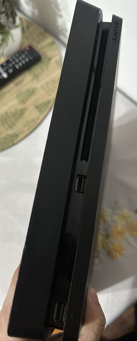 Ps4 slim + 5 jocuri
