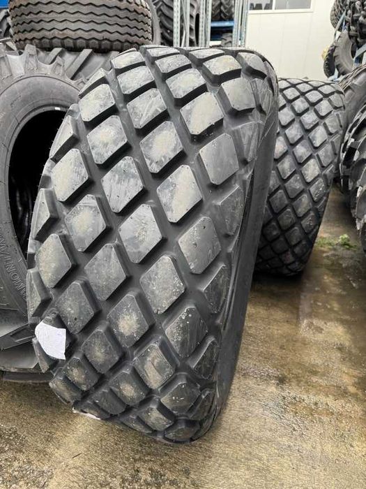 Anvelope noi cu 12 pliuri 23.1-26 marca CEAT pt cilindru compactor