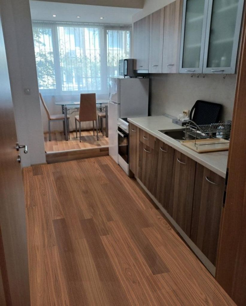 Дава се под наем Тристаен апартамент в София, Център - 65 кв.м за 900 € - Снимка #3