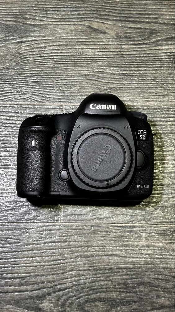 Зеркальный фотоаппарат Canon 5d mark III