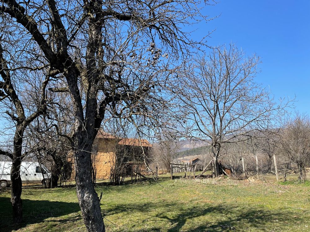Продавам стара къща с двор с. Борима