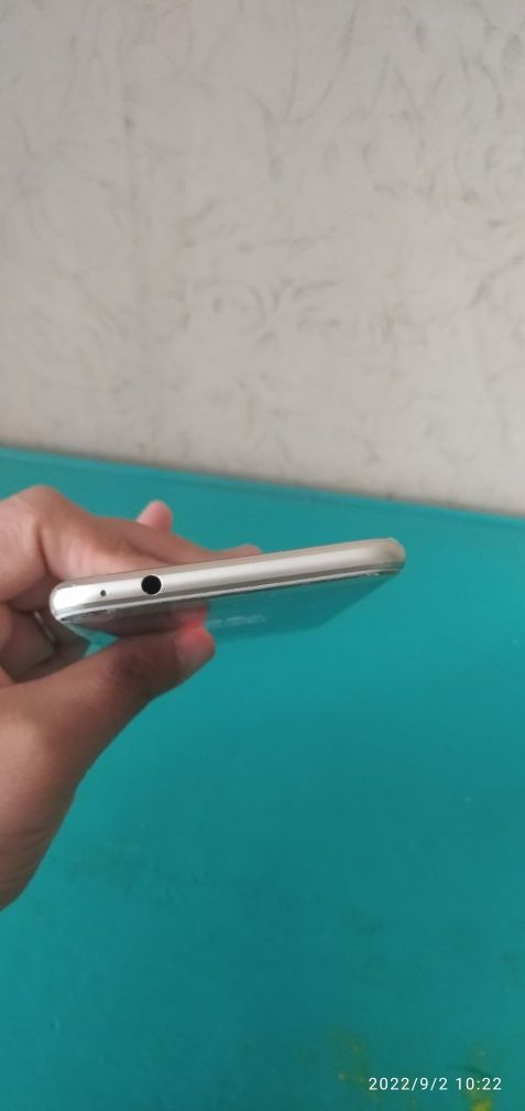 Телефон HUAWEI P8 lite