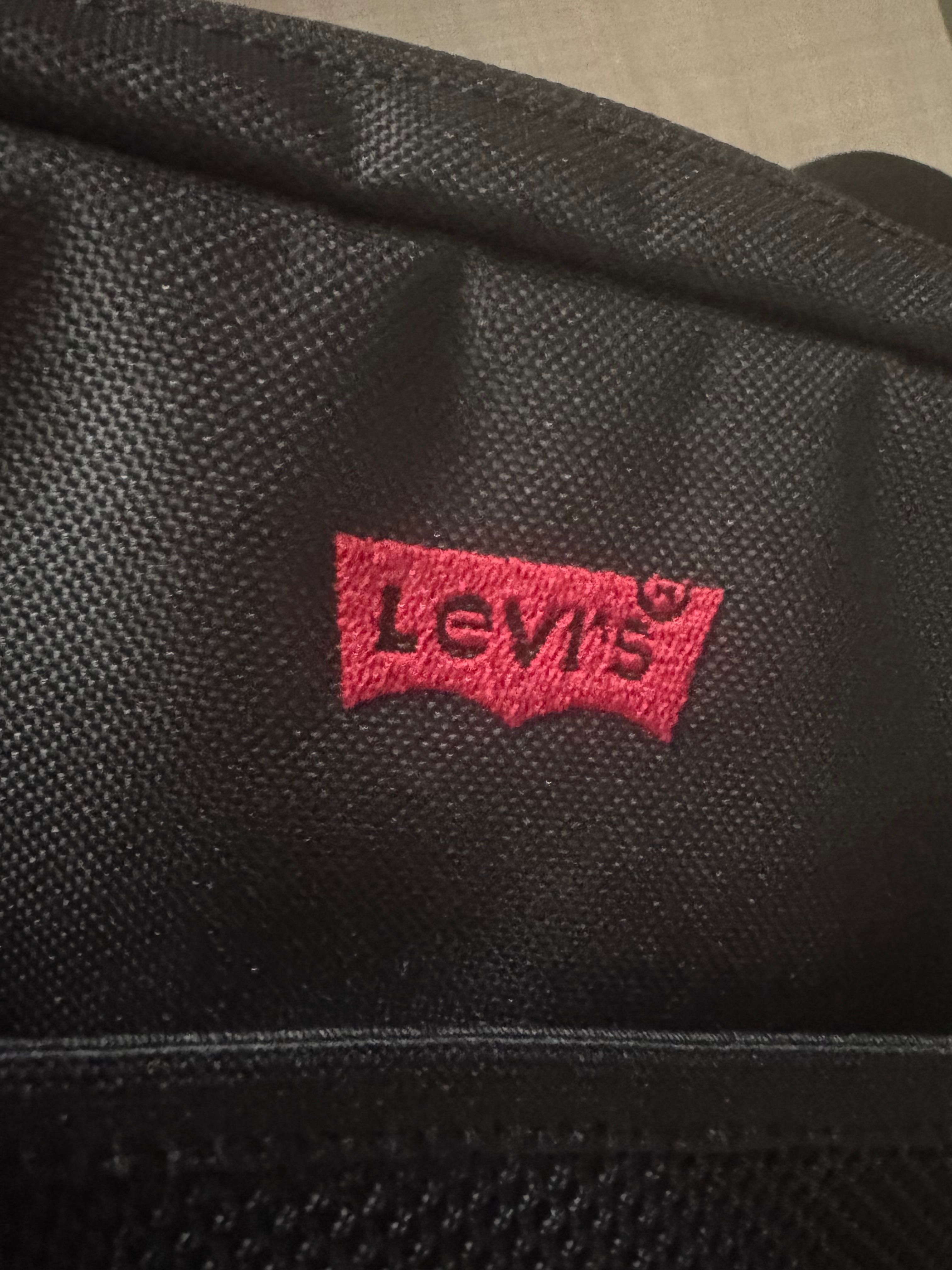 мъжка чанта LEVIS