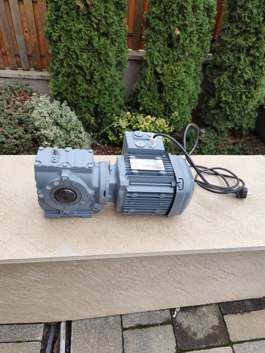 Motor cu reductor