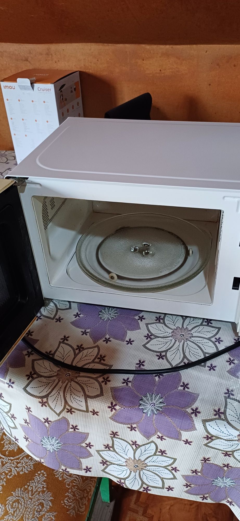 Продам микроволновую печь Elenberg