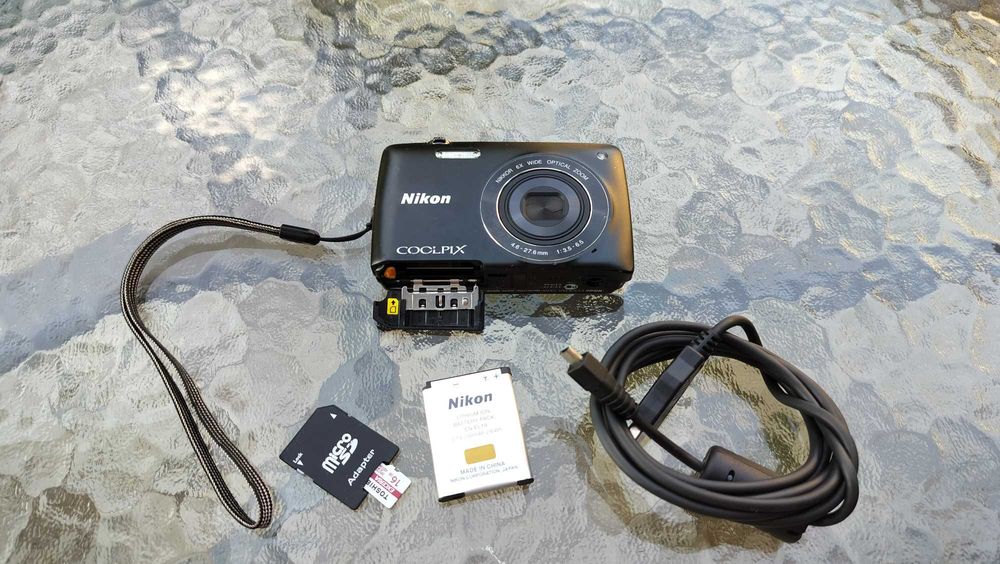 Compact Digital Camera Nikon Coolpix S4200 16.0 mp touch screen