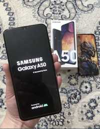 Продам Galaxy A50 6/128G Black в идеальном состянии все работает