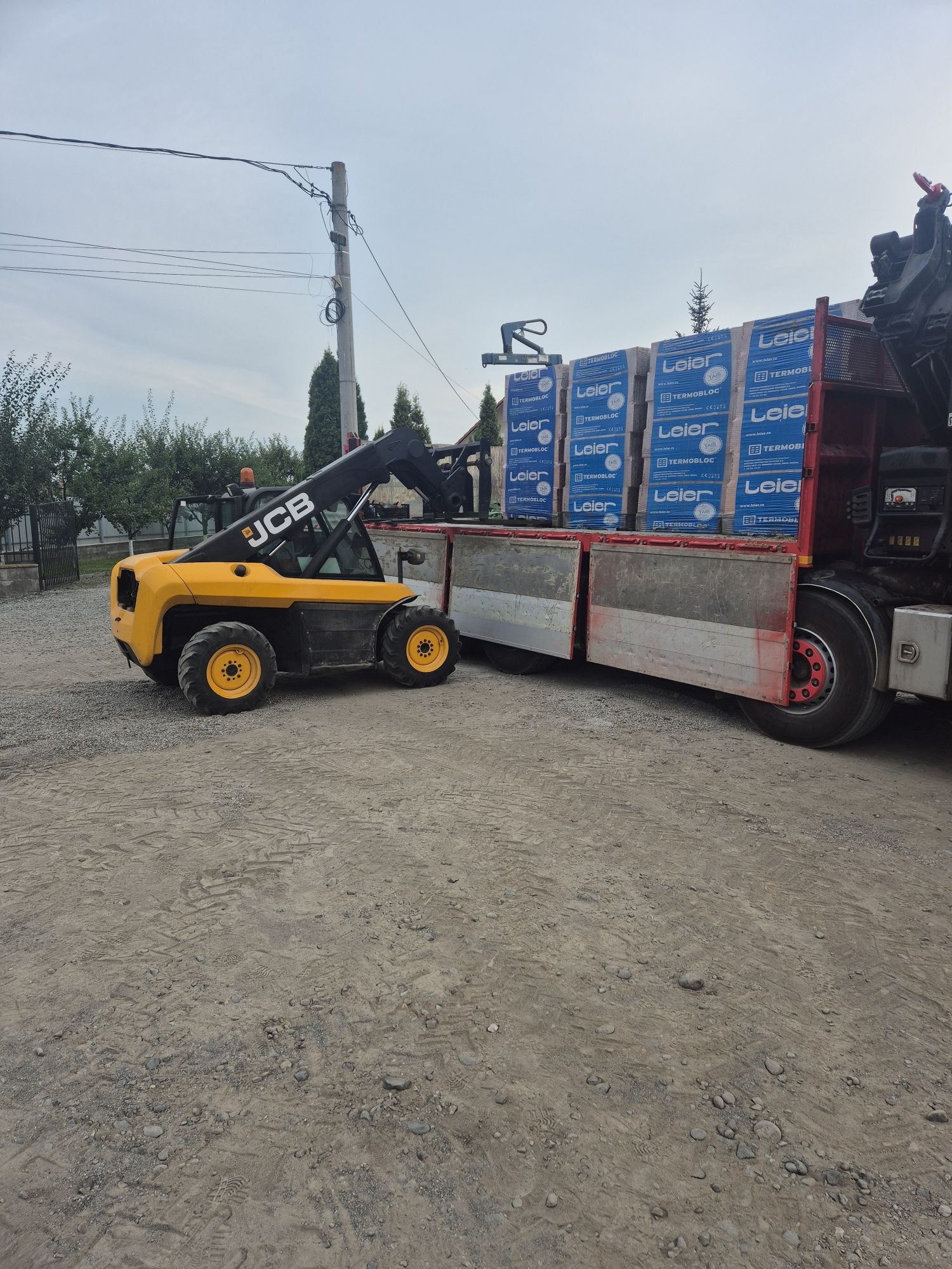 Betoane , pavaje,curți,săpături,nivelari,constructi,fundați,multe alte
