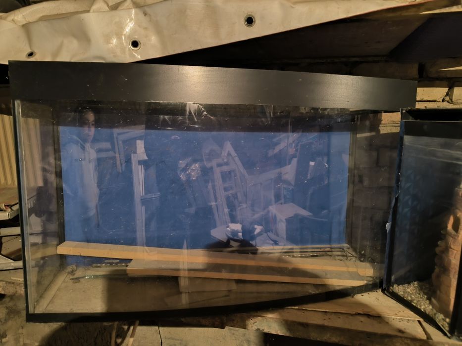 Аквариум сотилади,  2 та