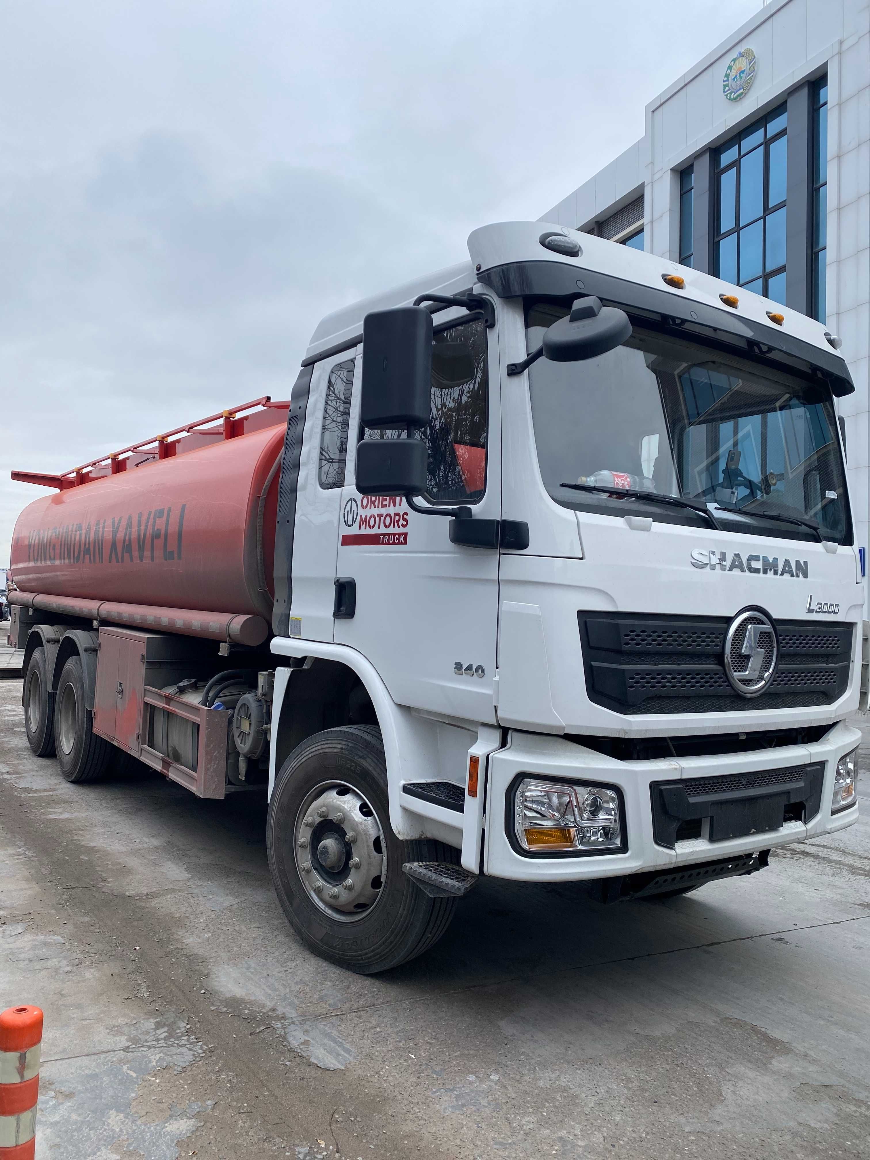 Автотопливозаправщик Shacman L3000 6x4